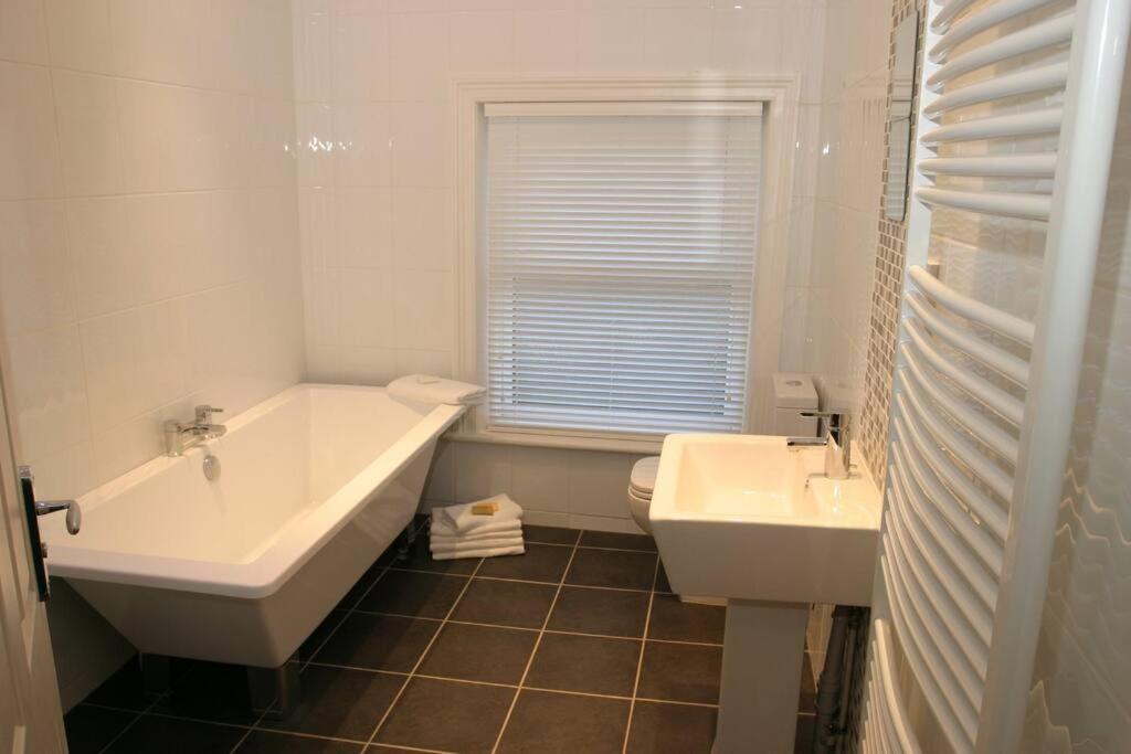 Comfy Big 7 Bedroom Townhouse Harrogate Ngoại thất bức ảnh
